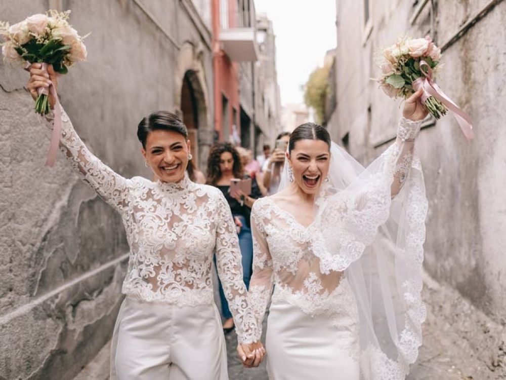 Vicky Caruso e Maria Rita Bellaprima, si sono sposate nel 2022 in Sicilia. Ci raccontano del loro amore del loro essere credenti e della difficoltà nel conciliare queste due cose